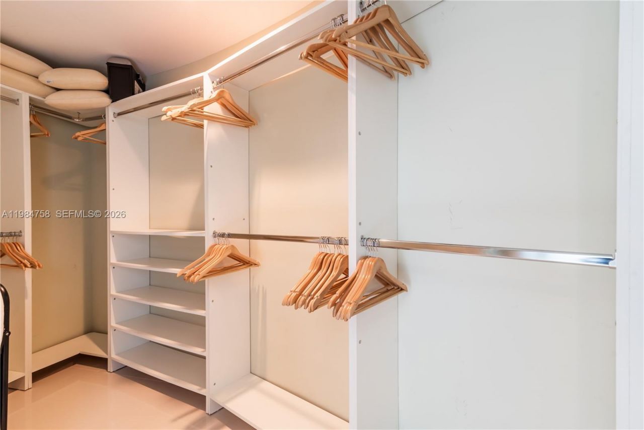 2950 NE 188th St , Unit 504, Aventura, FL 33180 Photo