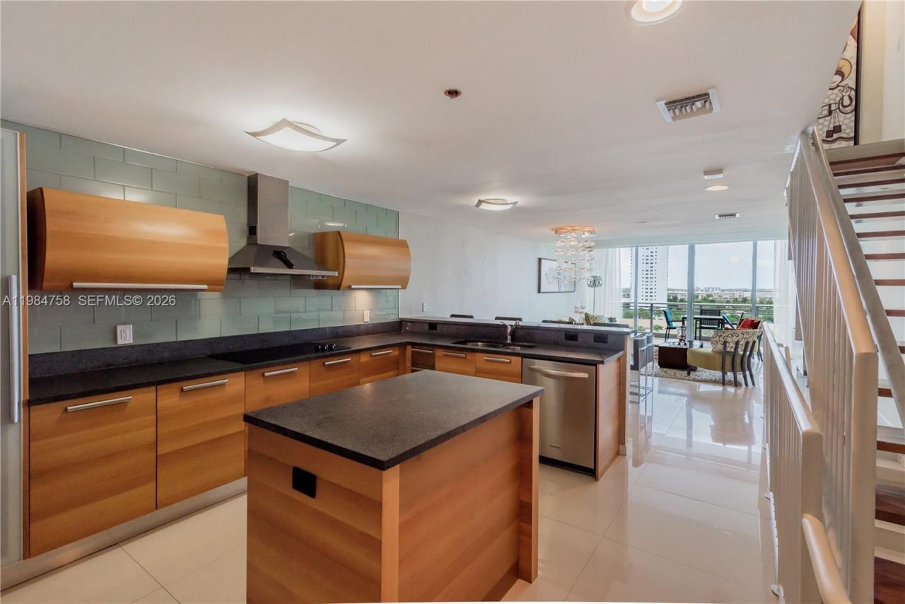 2950 NE 188th St , Unit 504, Aventura, FL 33180 Photo