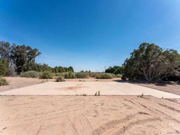 2465 Meloland Rd, El Centro, CA 92243