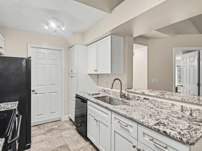 9905 Regatta Drive, Unit 304, Colerain Township, OH 45252 Photo 10