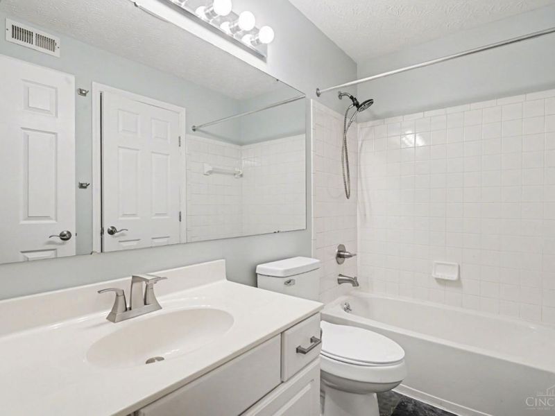 9905 Regatta Drive, Unit 304, Colerain Township, OH 45252 Photo 9