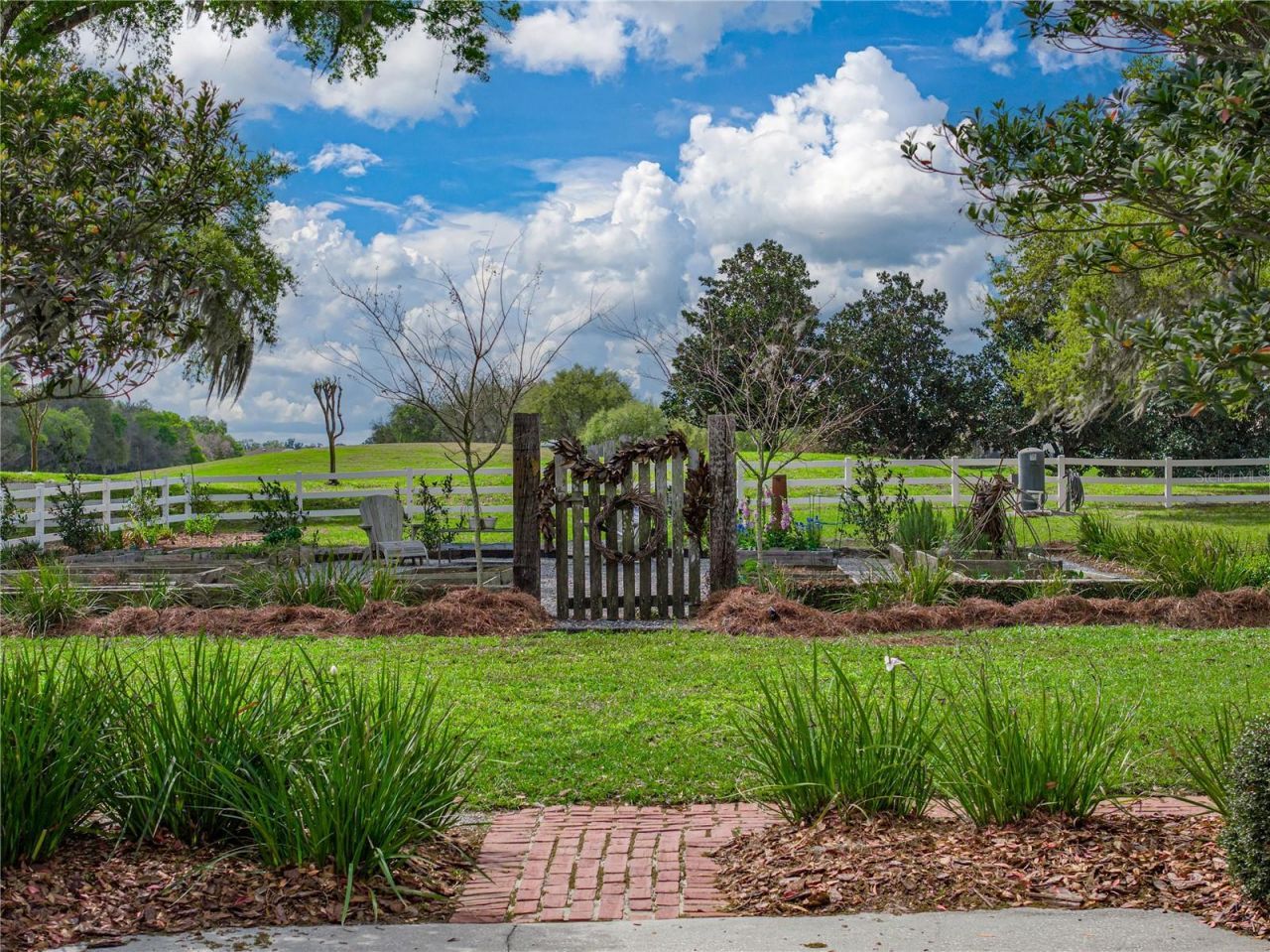 34428 Mission Valley Drive, Dade City, FL 33525 Photo