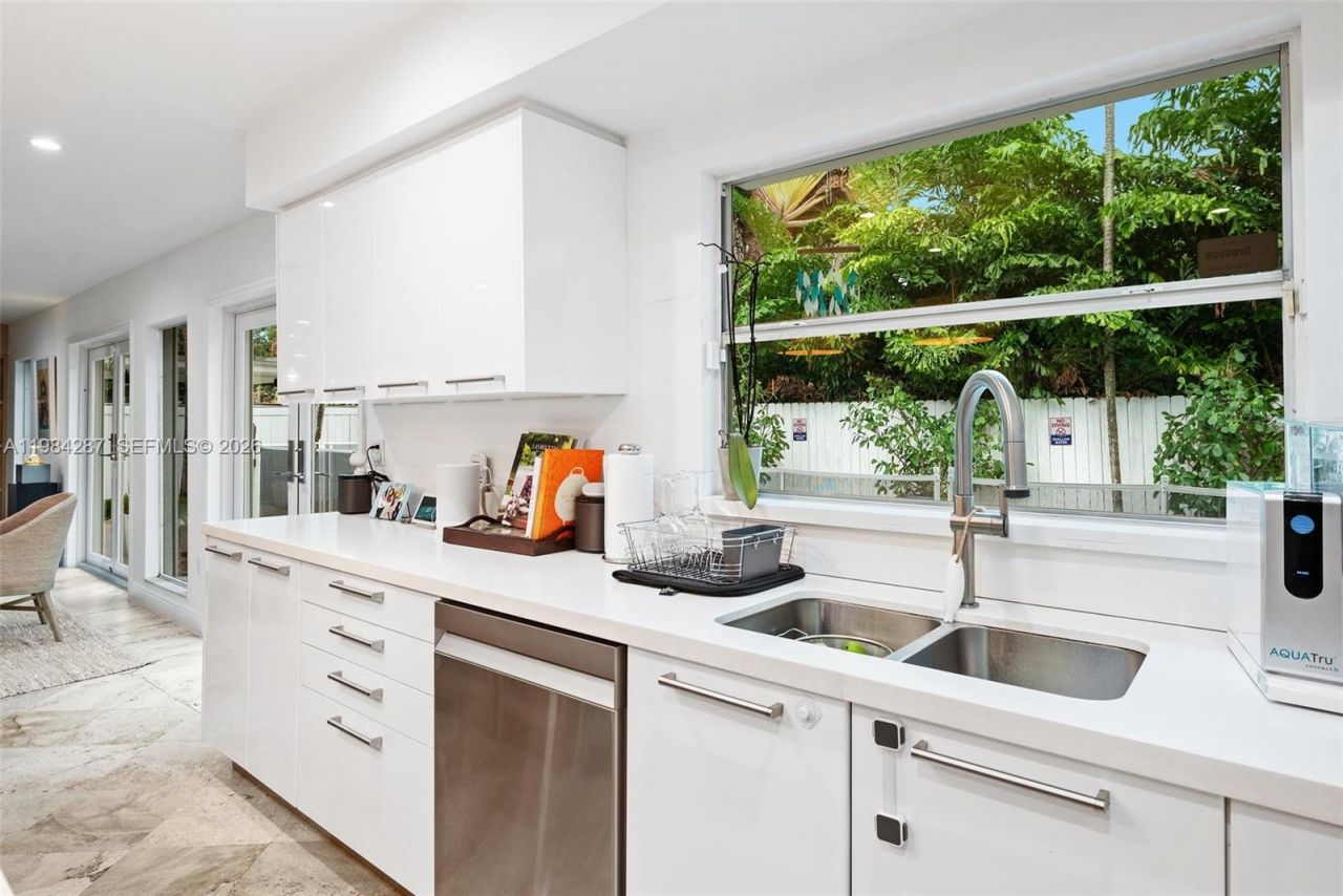 200 W Mashta Dr, Key Biscayne, FL 33149 Photo