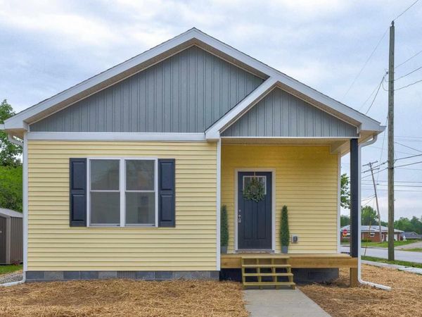 411 W Trusler Street, Oakland City, IN 47660