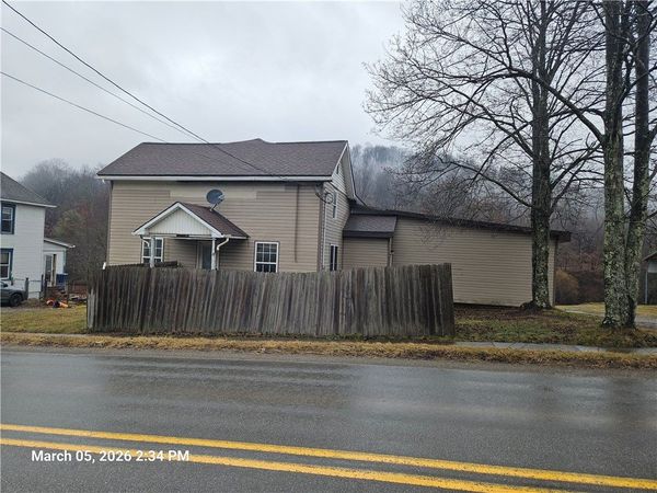 233 Main St, Bruin, PA 16022