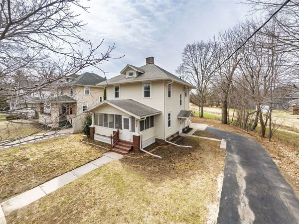 907 S Fell Avenue , Normal, IL 61761