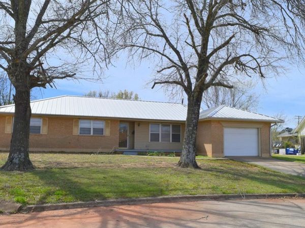 508 Cottonwood Lane, Tecumseh, OK 74873