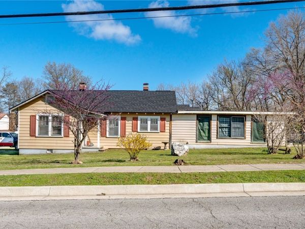 302 E College Avenue , Berryville, AR 72616