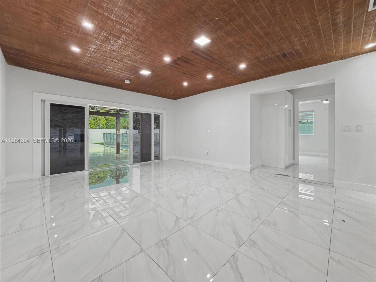 660 S Biscayne River Dr, Miami, FL 33169 Photo