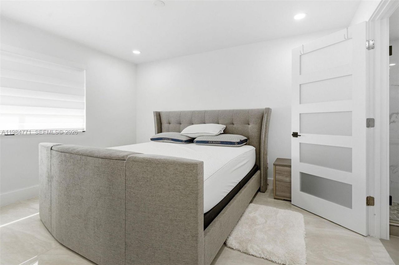 8027 Lake Dr , Unit 204, Doral, FL 33166 Photo