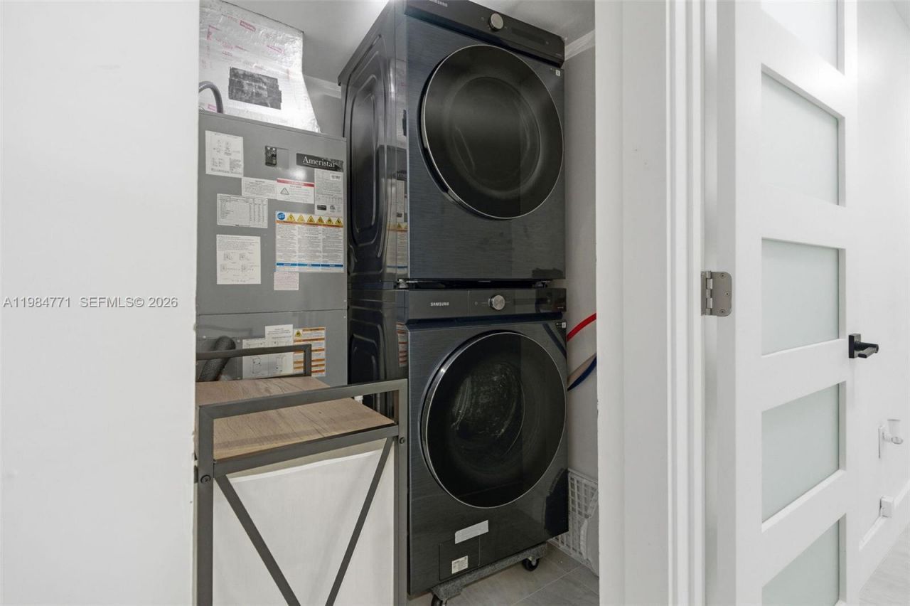 8027 Lake Dr , Unit 204, Doral, FL 33166 Photo