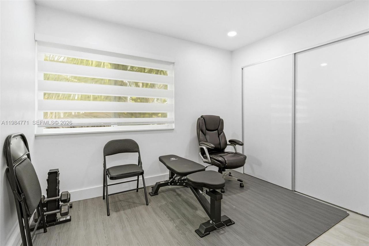 8027 Lake Dr , Unit 204, Doral, FL 33166 Photo