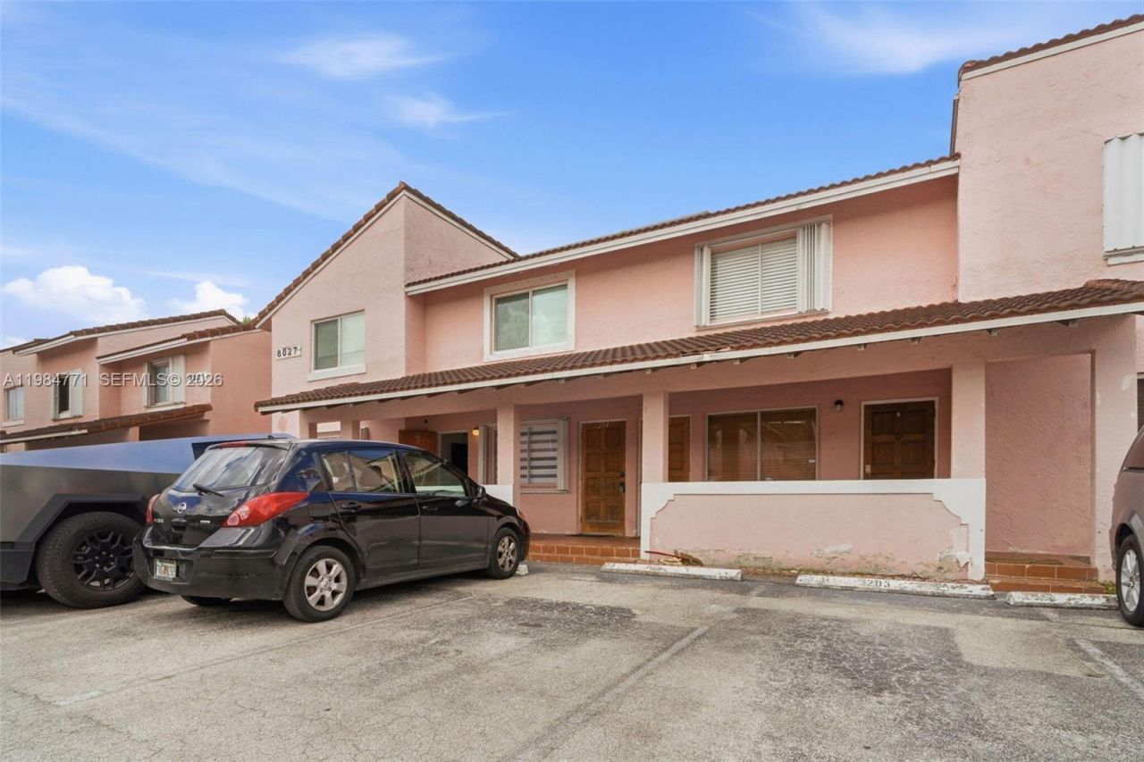 8027 Lake Dr , Unit 204, Doral, FL 33166 Photo