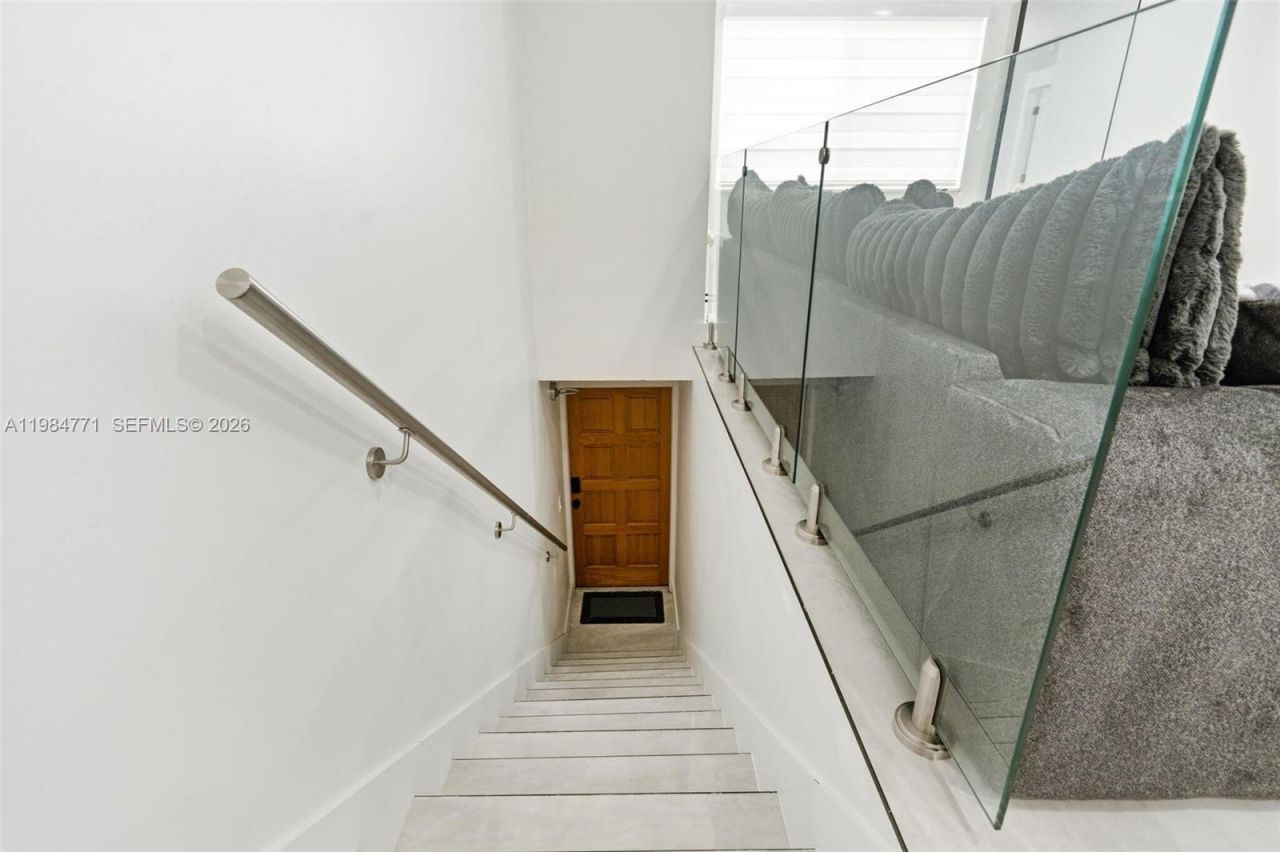 8027 Lake Dr , Unit 204, Doral, FL 33166 Photo