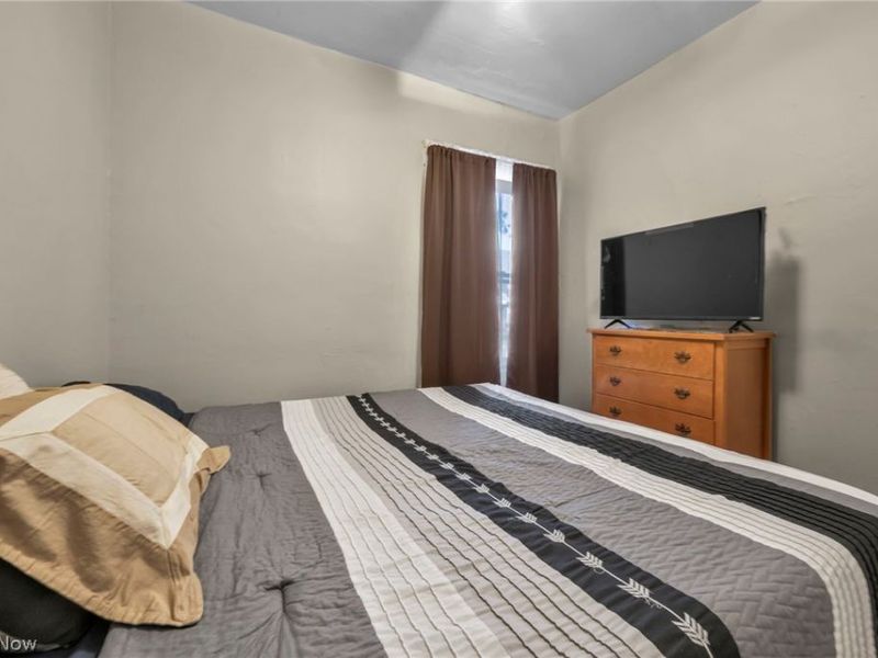 12014 Iowa Avenue, Cleveland, OH 44108 Photo 11