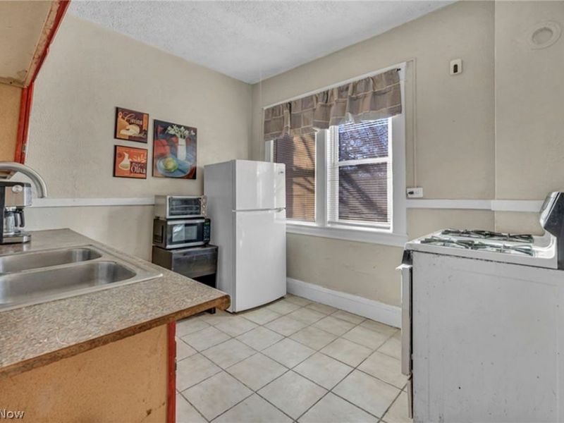 12014 Iowa Avenue, Cleveland, OH 44108 Photo 17