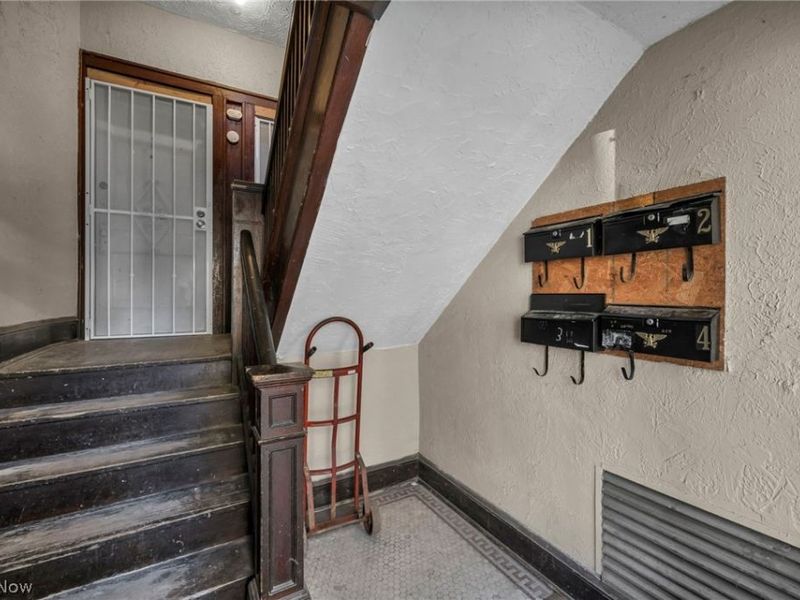 12014 Iowa Avenue, Cleveland, OH 44108 Photo 27