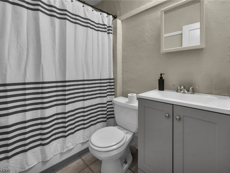 12014 Iowa Avenue, Cleveland, OH 44108 Photo 28