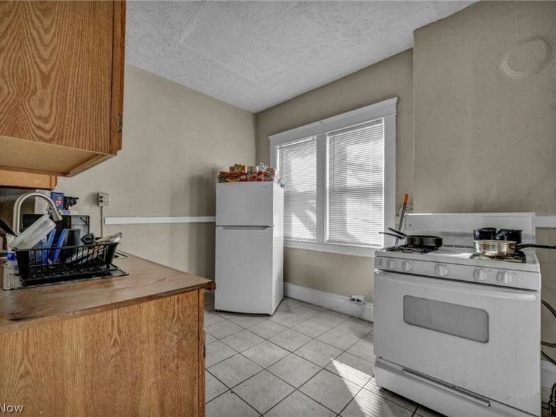 12014 Iowa Avenue, Cleveland, OH 44108 Photo 29