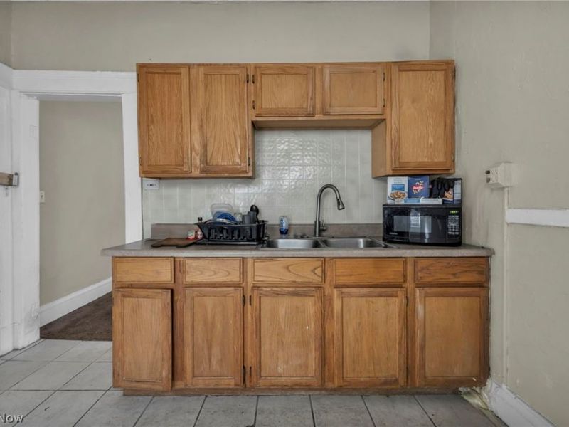 12014 Iowa Avenue, Cleveland, OH 44108 Photo 30