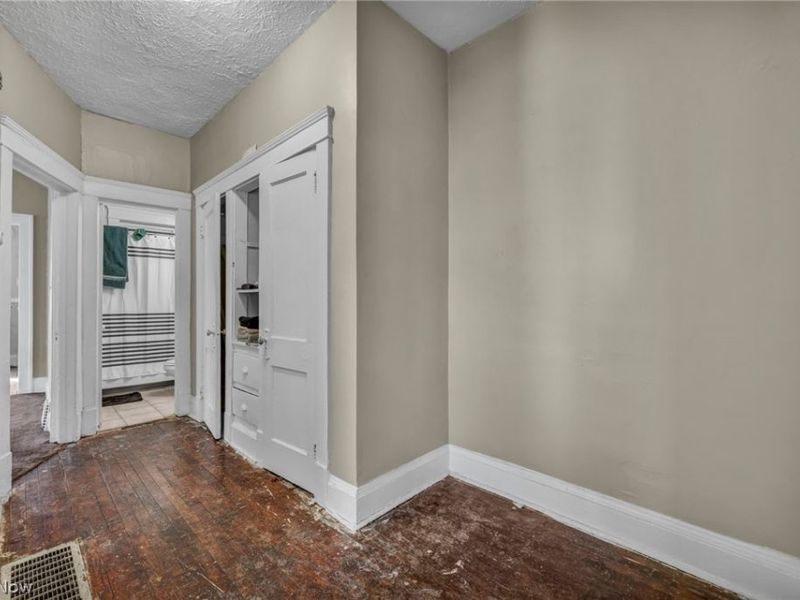 12014 Iowa Avenue, Cleveland, OH 44108 Photo 34