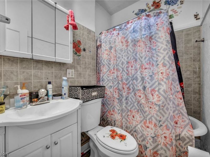 12014 Iowa Avenue, Cleveland, OH 44108 Photo 38