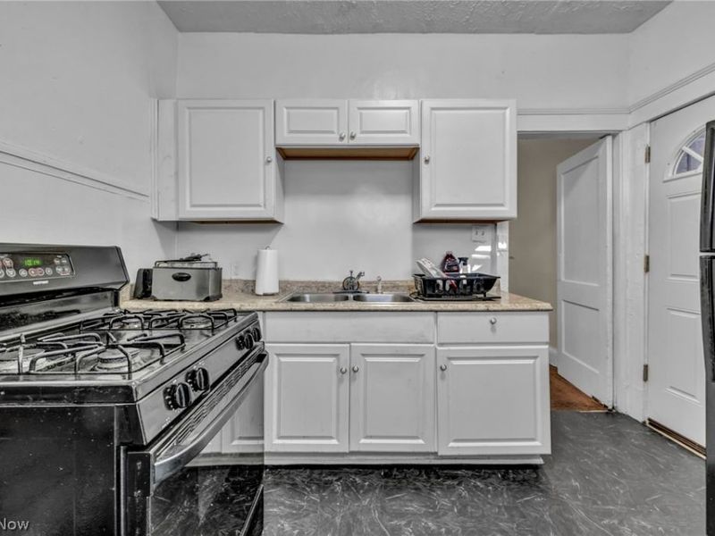 12014 Iowa Avenue, Cleveland, OH 44108 Photo 8