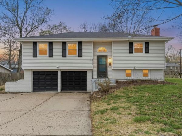 513 N Walker Lane, Olathe, KS 66061