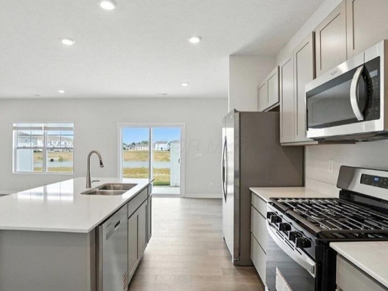 1476 Cardinez Way , Unit 1476, Columbus, OH 43228 Photo 3