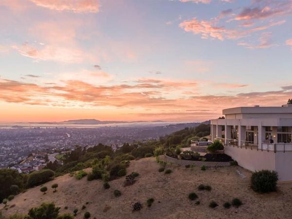 13367 Campus Dr., Oakland, CA 94619