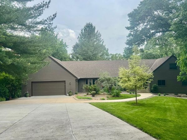 6320 Oak Meadow Lane NW, Rochester, MN 55901