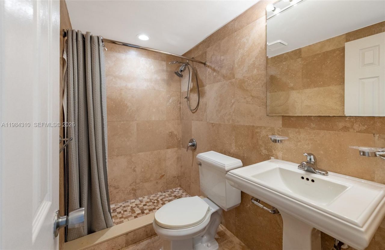 1872 NE 46th St , Unit D5, Fort Lauderdale, FL 33308 Photo