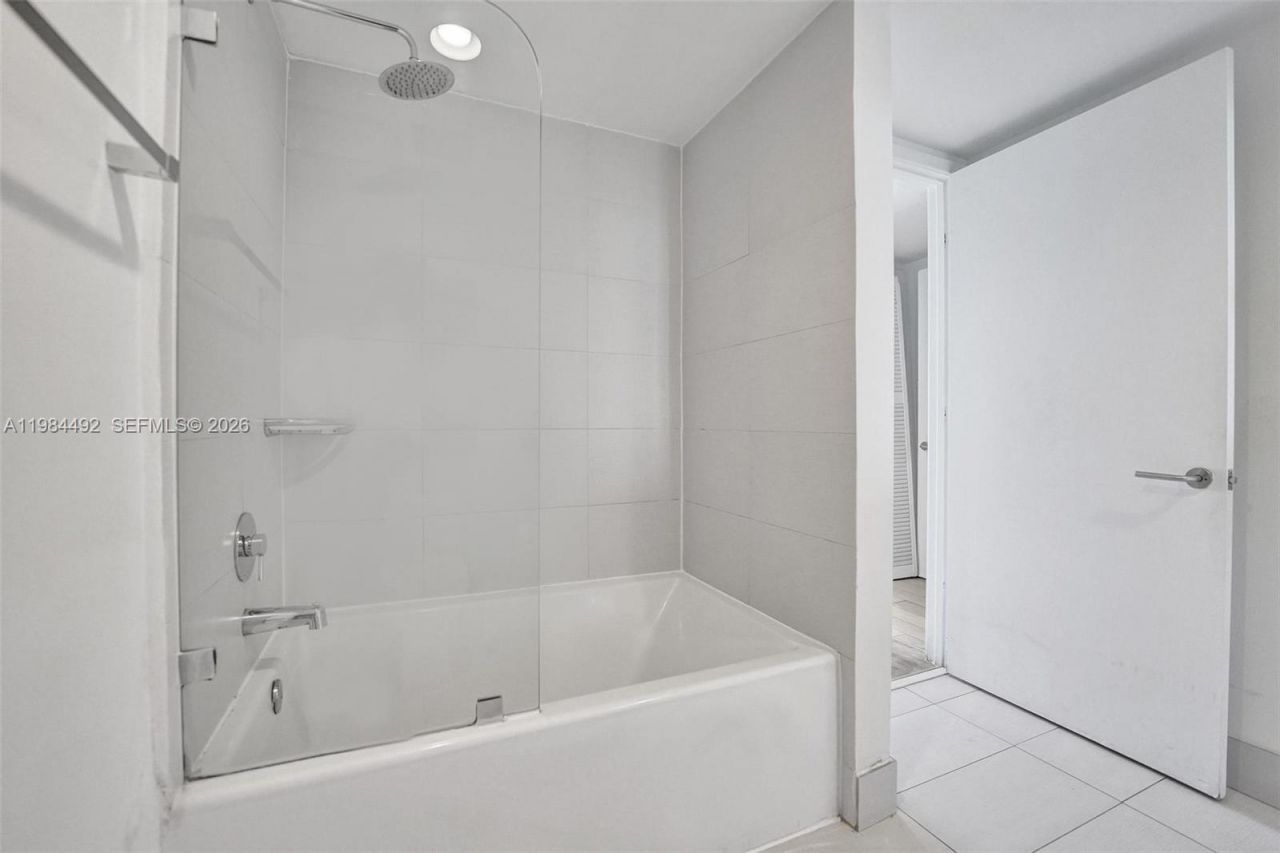 2602 E Hallandale Beach Blvd , Unit R906, Hallandale Beach, FL 33009 Photo