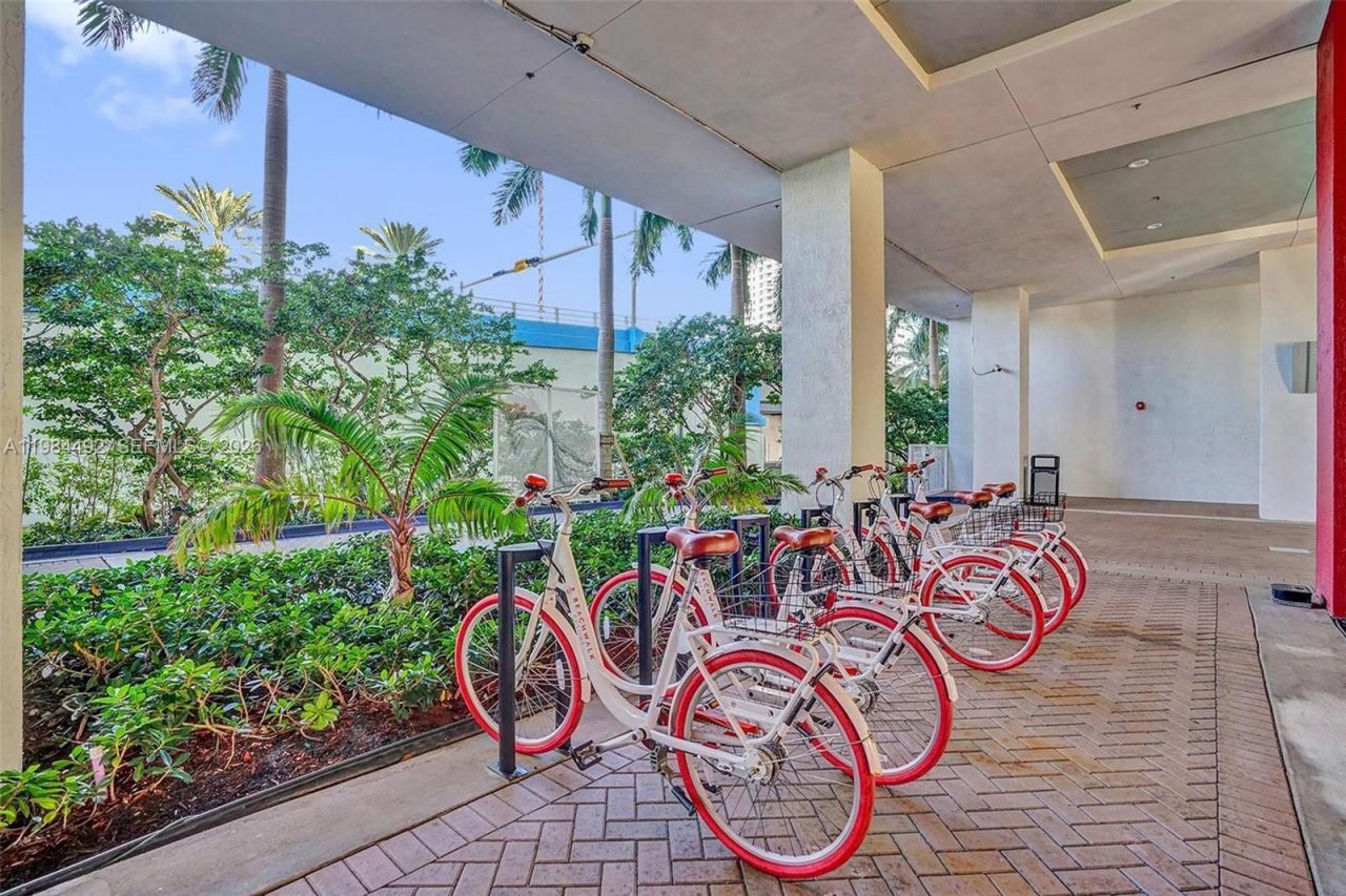 2602 E Hallandale Beach Blvd , Unit R906, Hallandale Beach, FL 33009 Photo