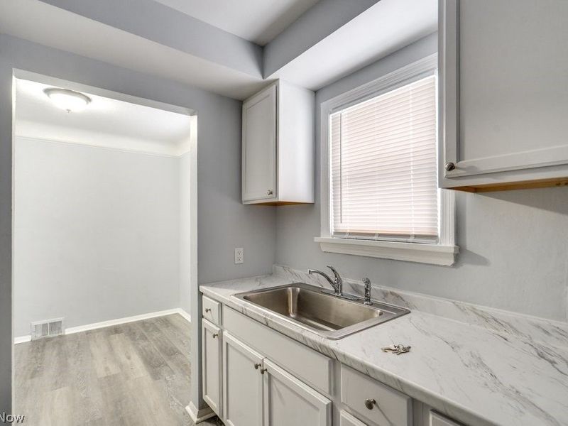 9809 Way Avenue, Cleveland, OH 44105 Photo 11