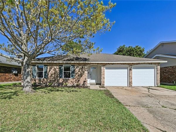 2015 SPANISH OAKS Drive , Harvey, LA 70058