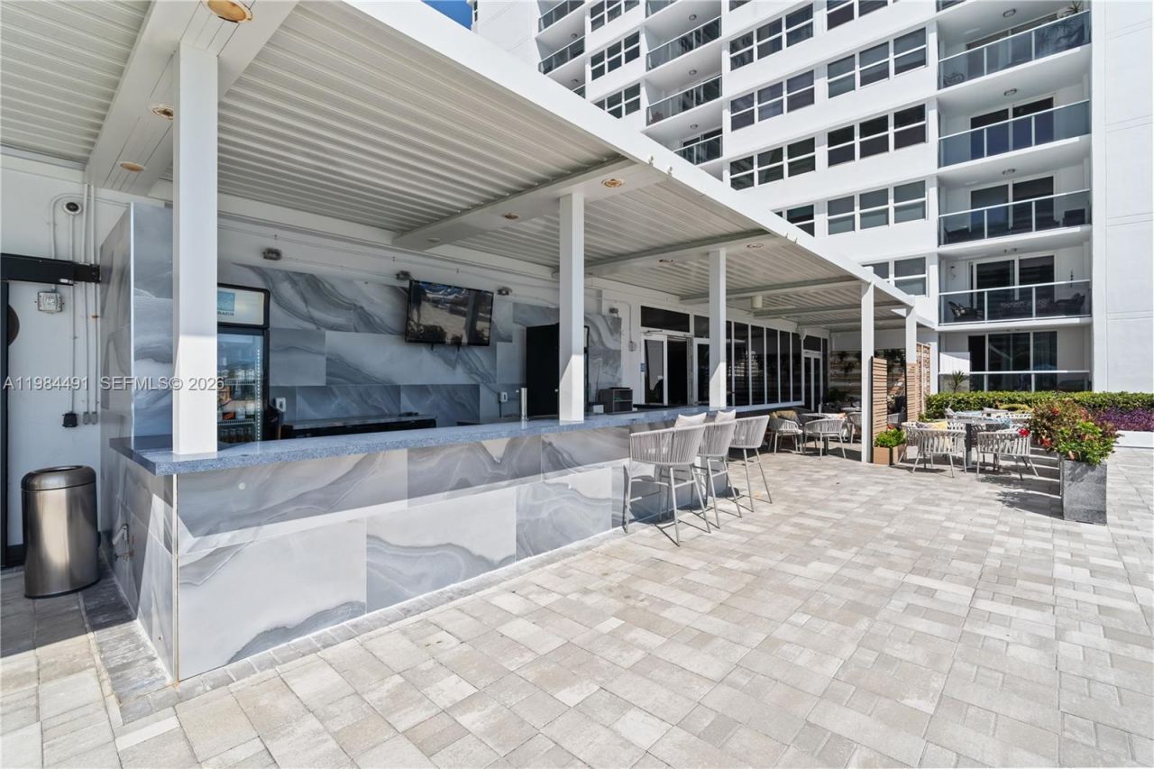 1890 S Ocean Dr, Unit 1002, Hallandale Beach, FL 33009 Photo