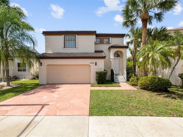 1392 NW 159th Ln , Pembroke Pines, FL 33028