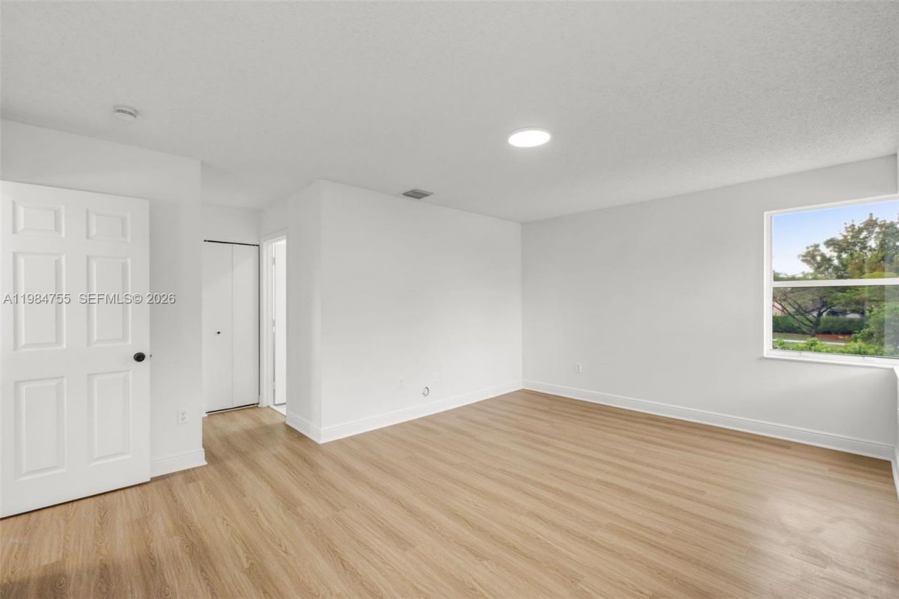 1392 NW 159th Ln , Pembroke Pines, FL 33028 Photo