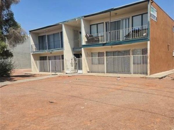 1402 E Desert Inn Road, Unit 4, Las Vegas, NV 89169