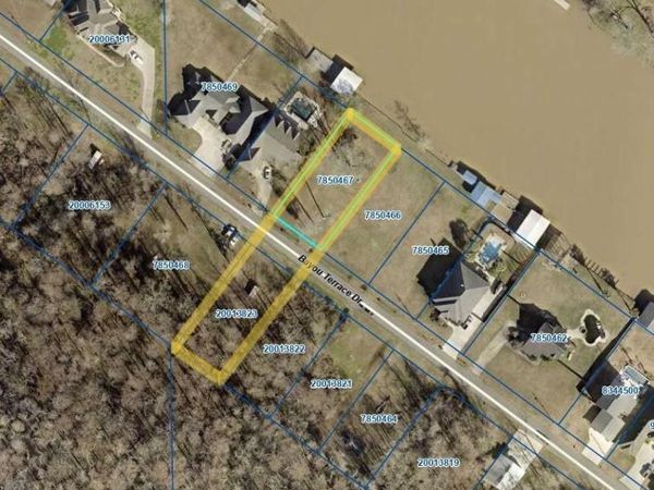 13224 Bayou Terrace Dr, St Amant, LA 70774