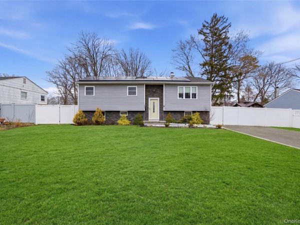 2809 Heather Avenue, Medford, NY 11763