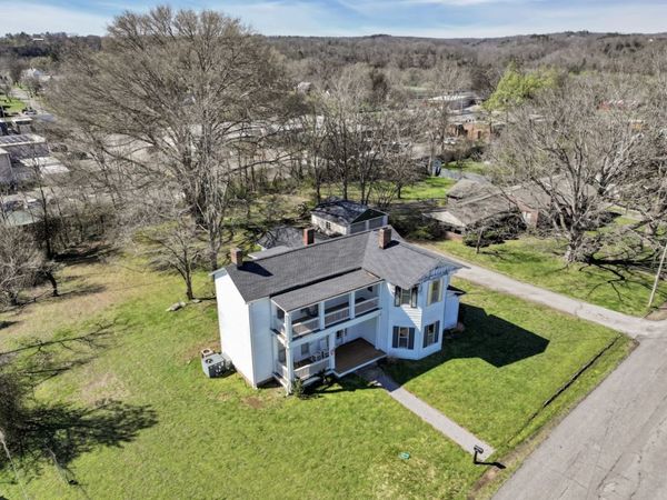 111 College Ave, Centerville, TN 37033