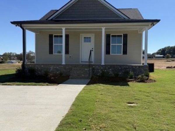 5 Old Stage Rd, Mc Ewen, TN 37101