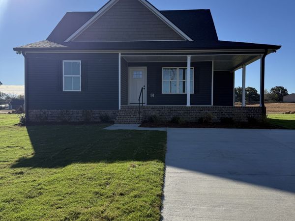 16 Old Stage Rd, Mc Ewen, TN 37101