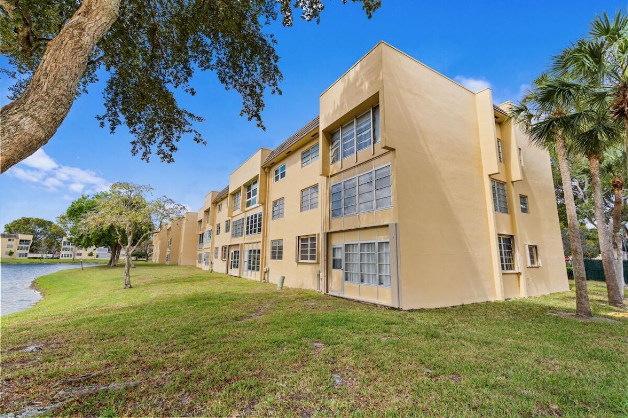 6300 NW 62nd Street, Unit 107, Tamarac, FL 33319 Photo