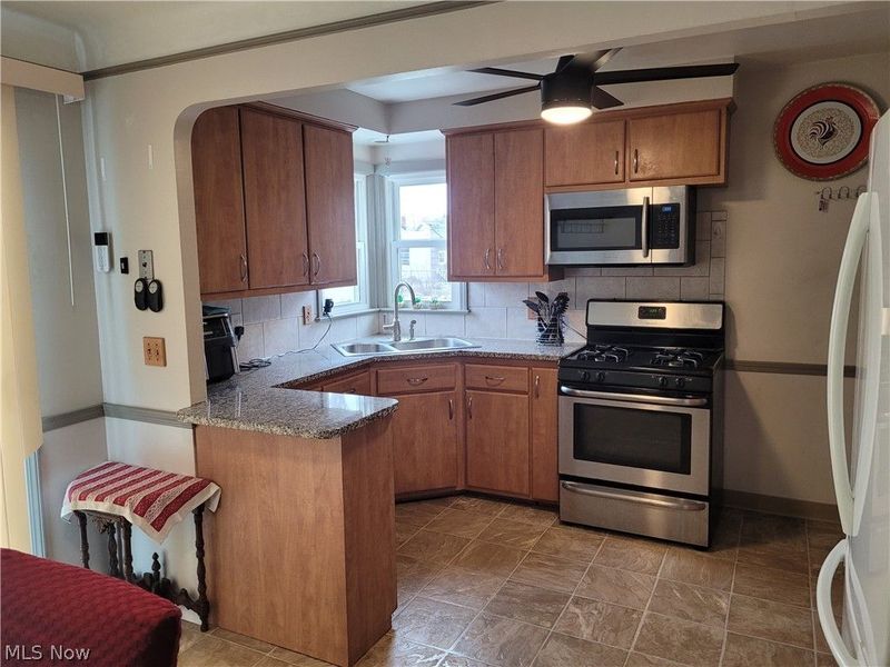 5853 Monica Lane, Garfield Heights, OH 44125 Photo 2