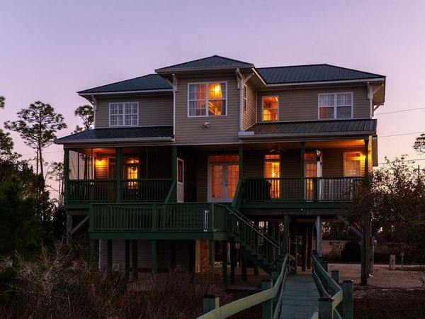 588 River Road , Carrabelle, FL 32322