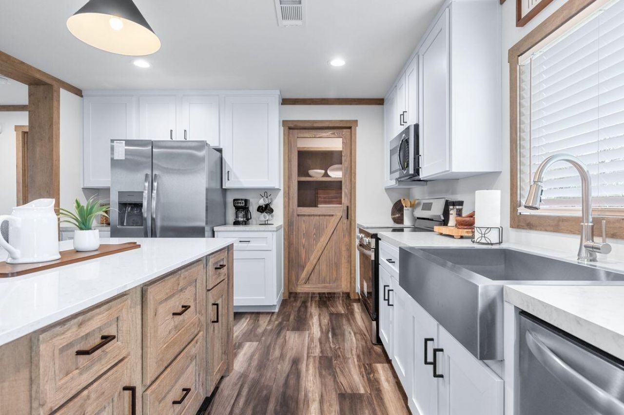 297 Tiger Lily Lane Photo 6