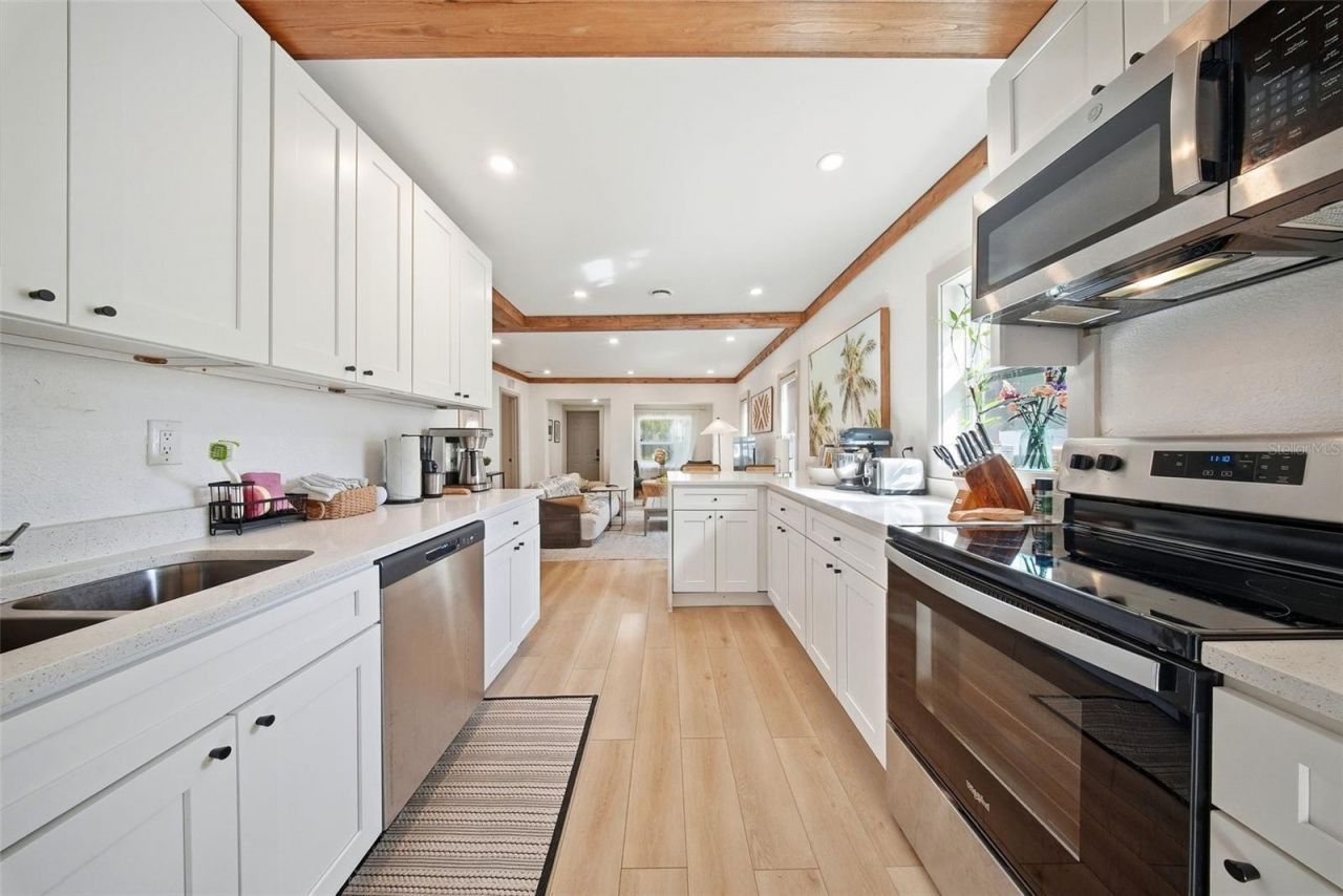 3036 Emerson Avenue S, Saint Petersburg, FL 33712 Photo